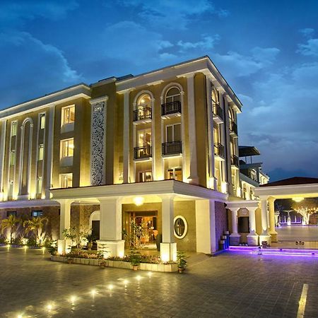 Four Vedas Hotel & Resort Siliguri Luaran gambar