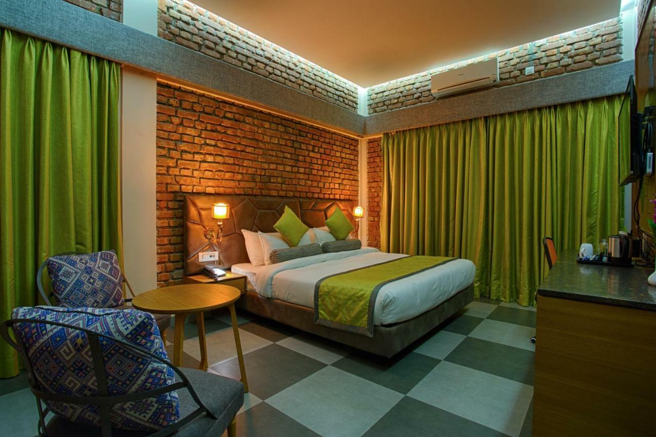 Four Vedas Hotel & Resort Siliguri Luaran gambar