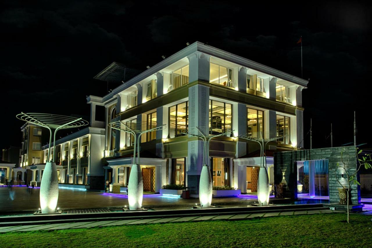 Four Vedas Hotel & Resort Siliguri Luaran gambar