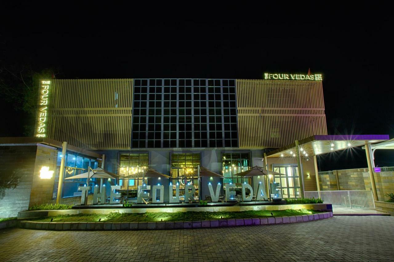 Four Vedas Hotel & Resort Siliguri Luaran gambar