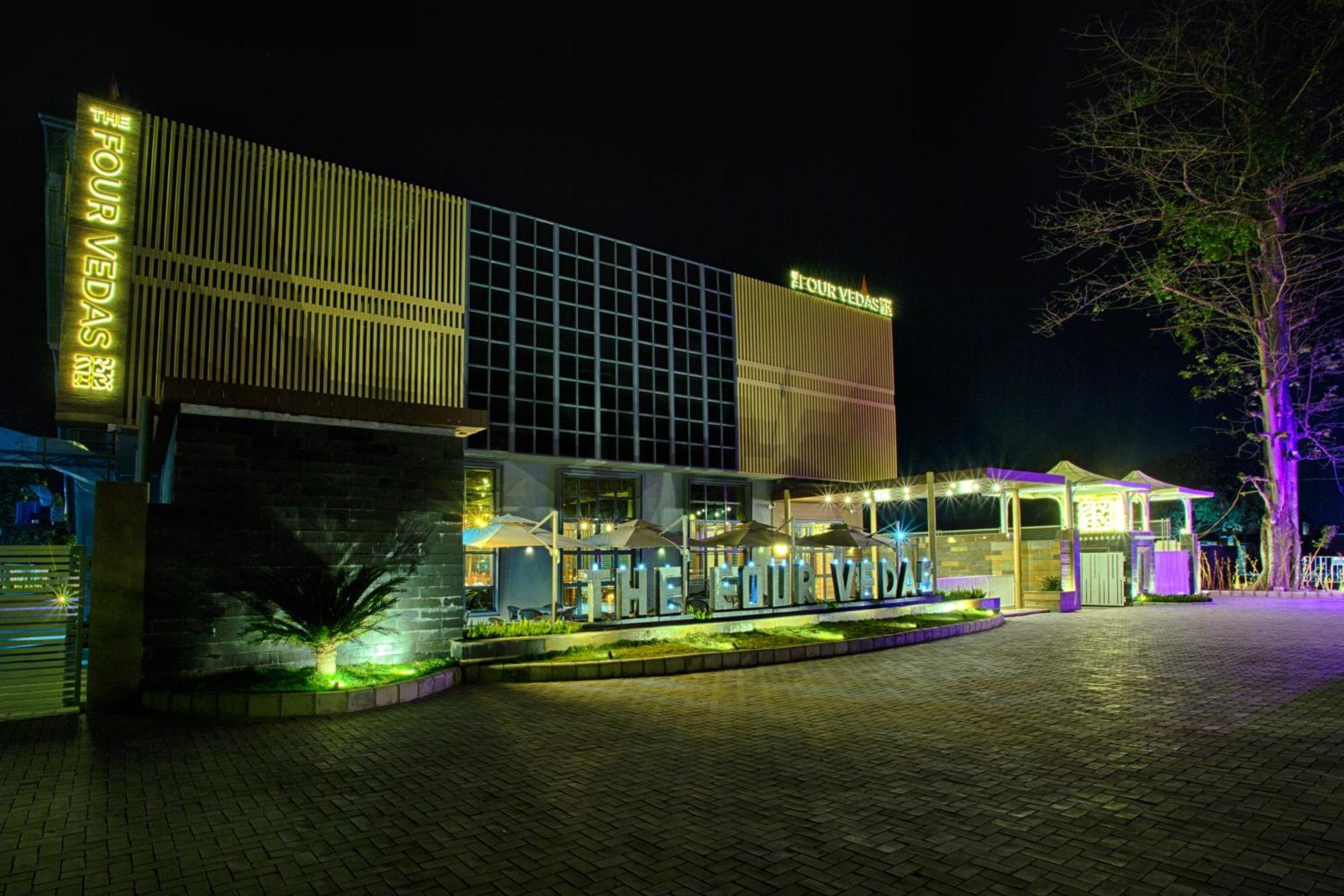 Four Vedas Hotel & Resort Siliguri Luaran gambar